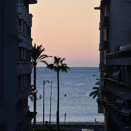 Lägenhet Reflet D'azur, A Deux Pas De La Promenade & La